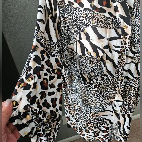 Animal Print Blouse Plus Size - Picture 3 of 8
